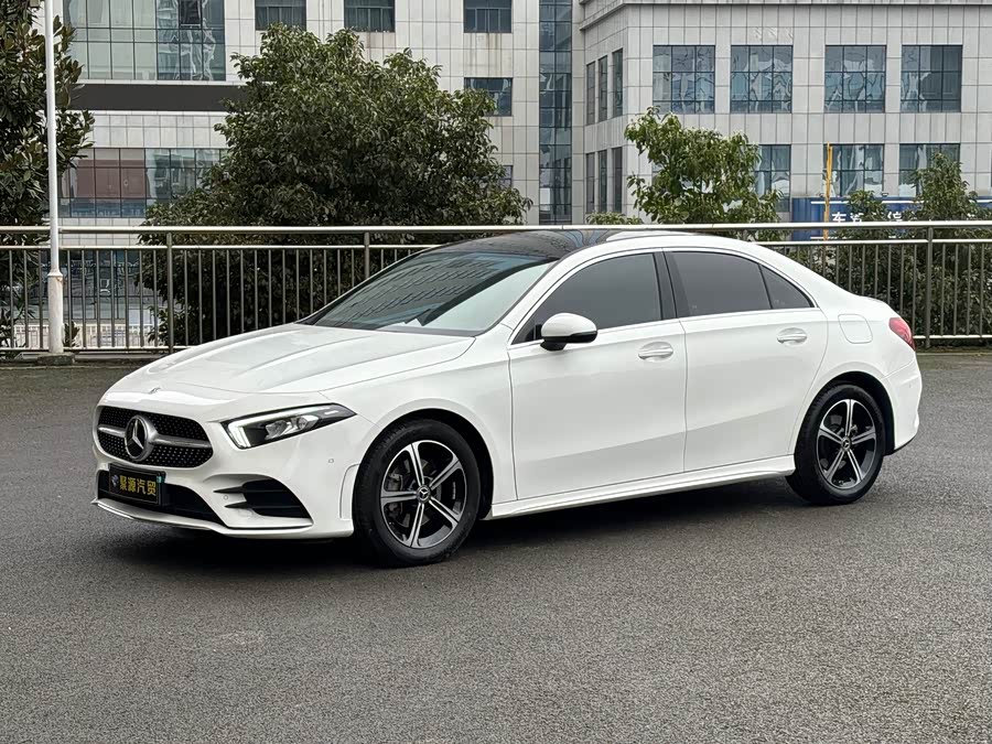 Mercedes-Benz A-Class 2022, фото 1