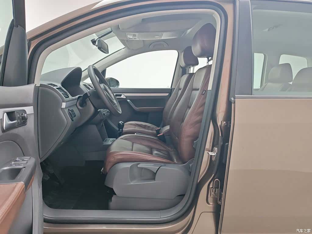Volkswagen 5, 2014 10