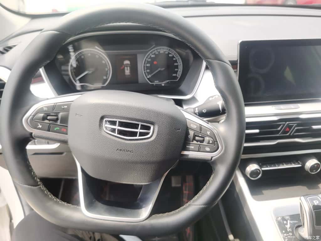 Geely Coolray, 2021 3