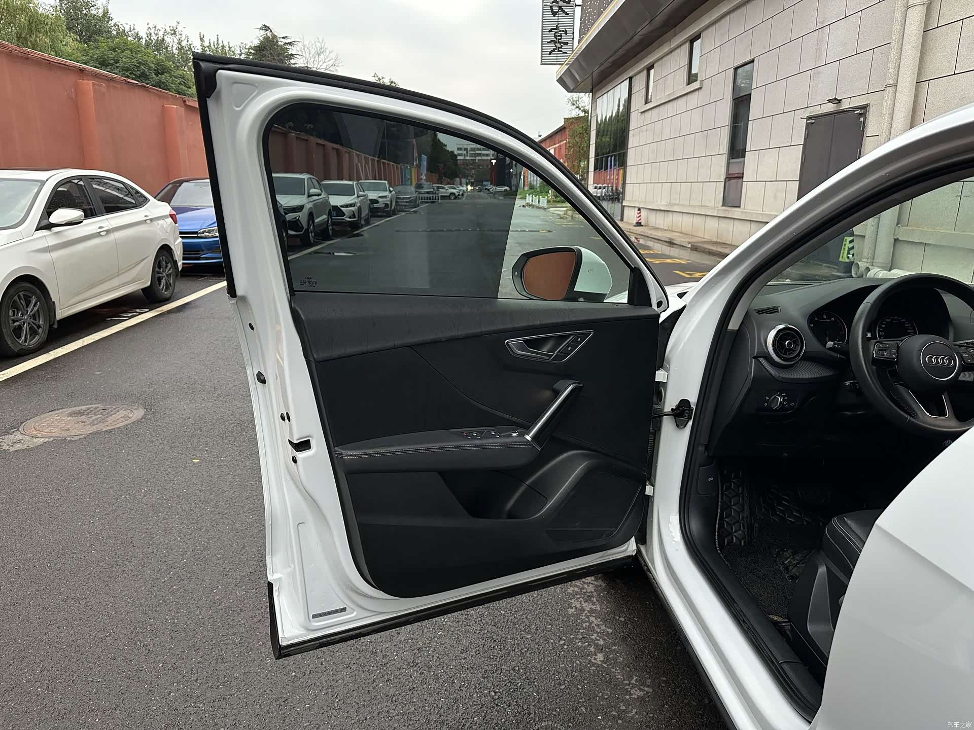 Audi Q2L, 2023 16