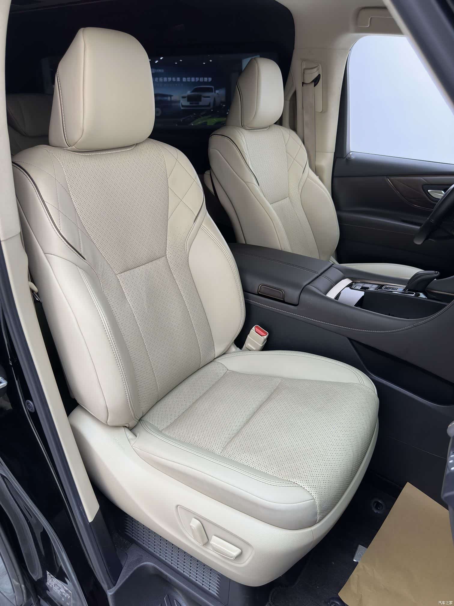 Toyota Alphard, 2024 11
