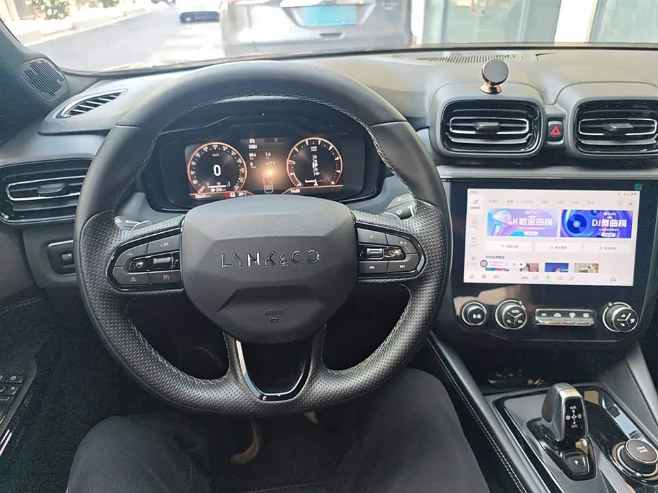 Lynk & Co 03 Lynk & Co 03