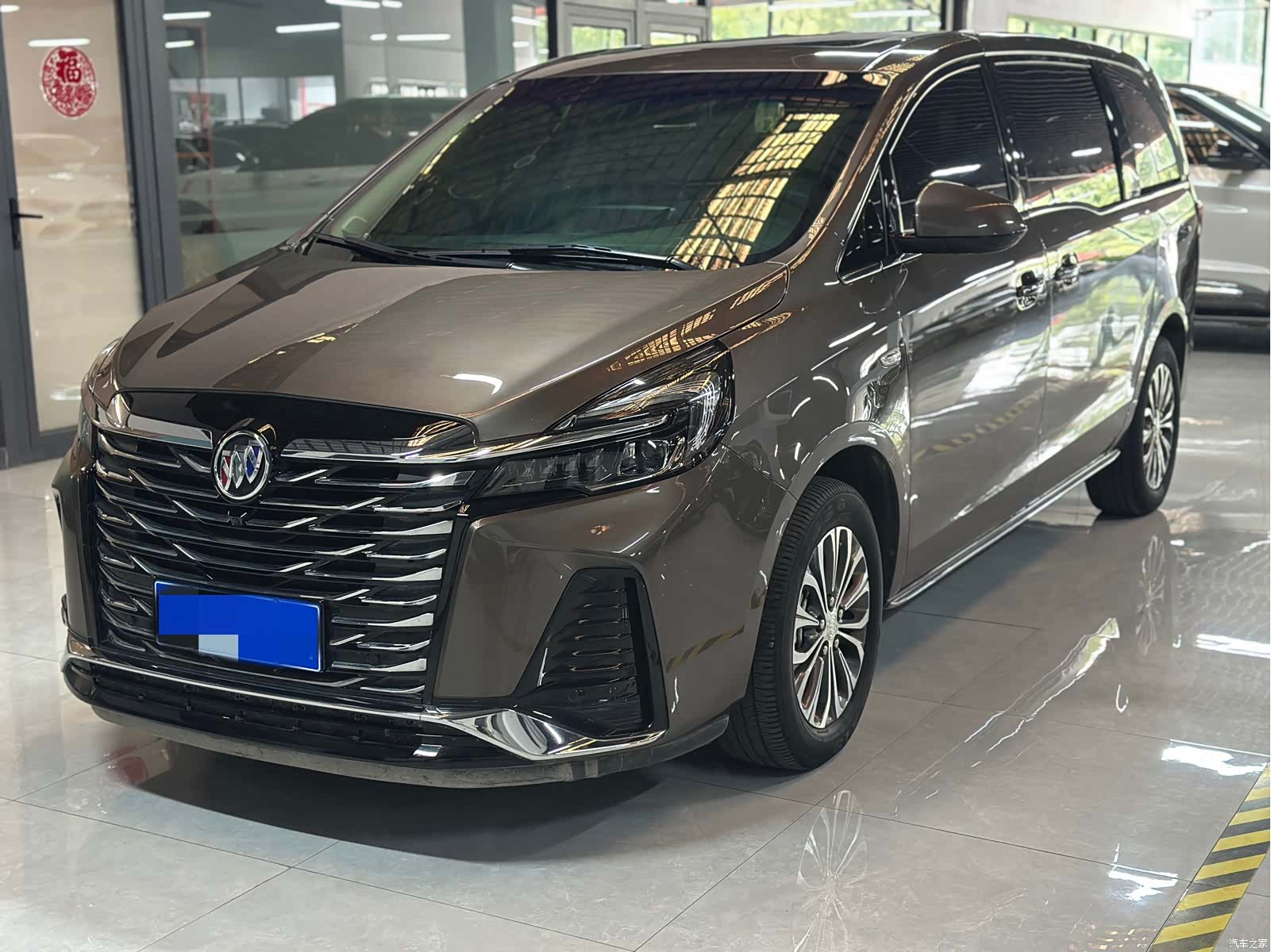 Buick GL8, 2023 1