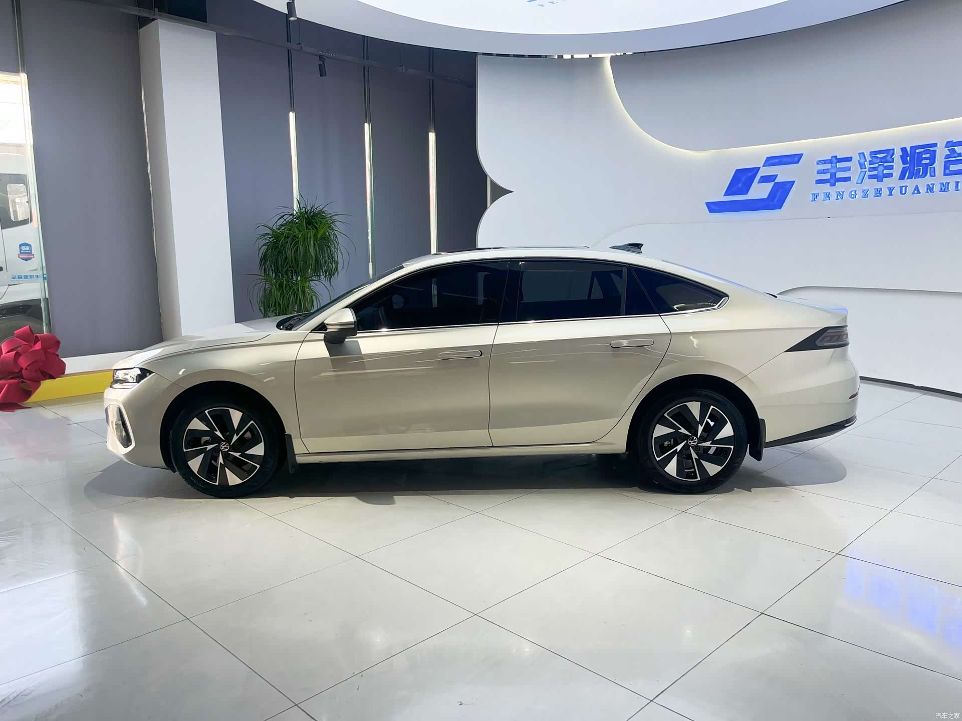 Volkswagen Sagitar, 2025 3