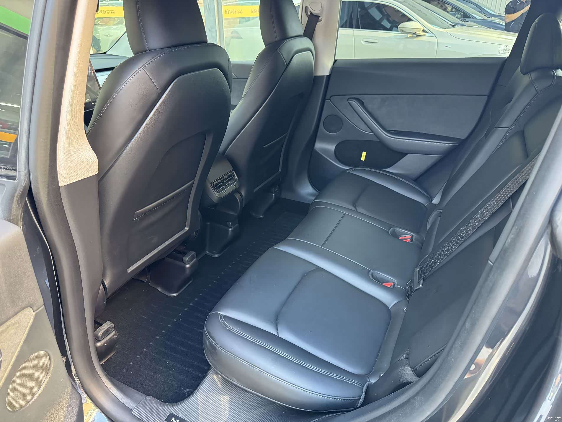 Tesla Model Y, 2024 9