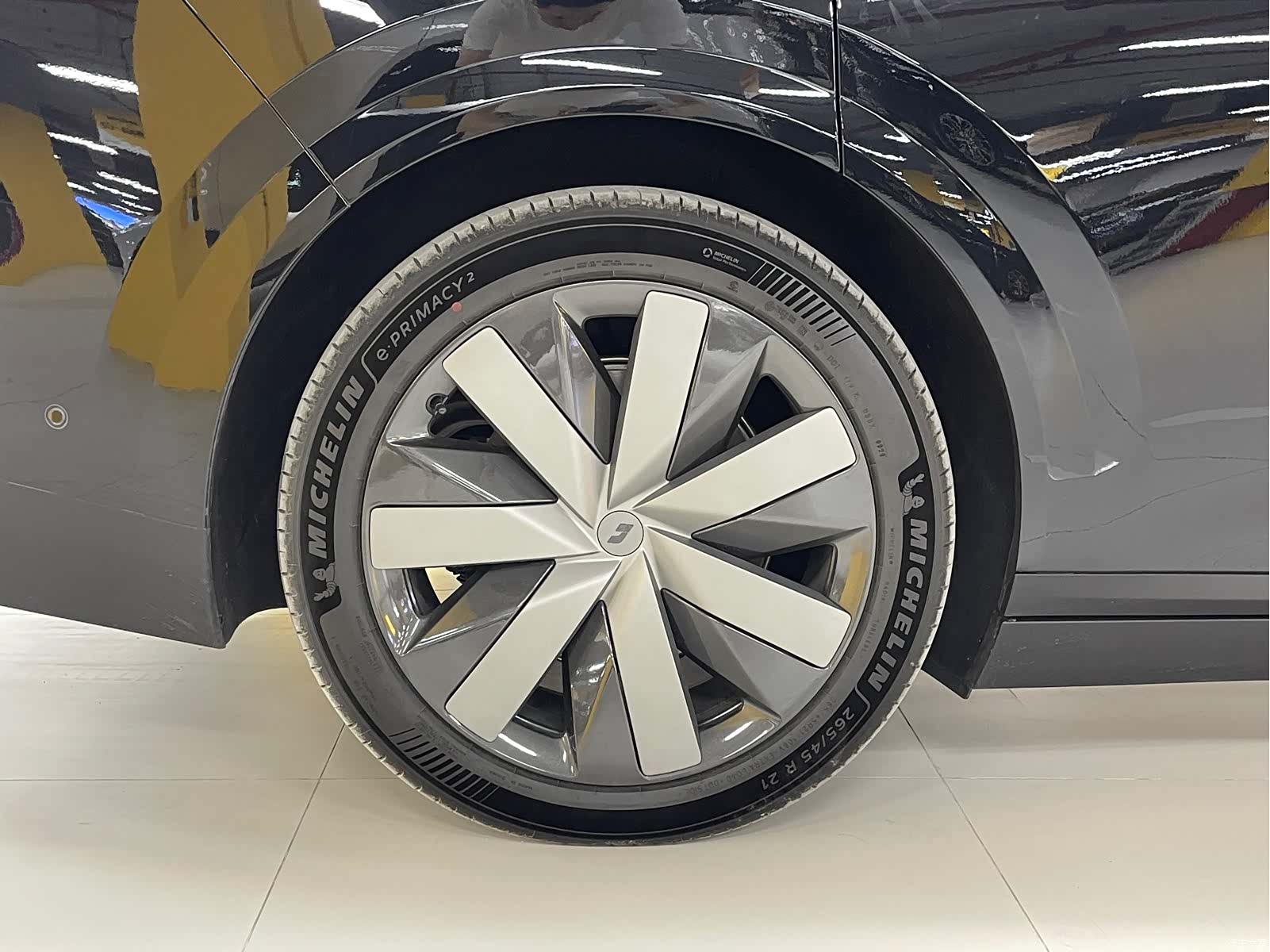 Li Auto i8, 2026 12