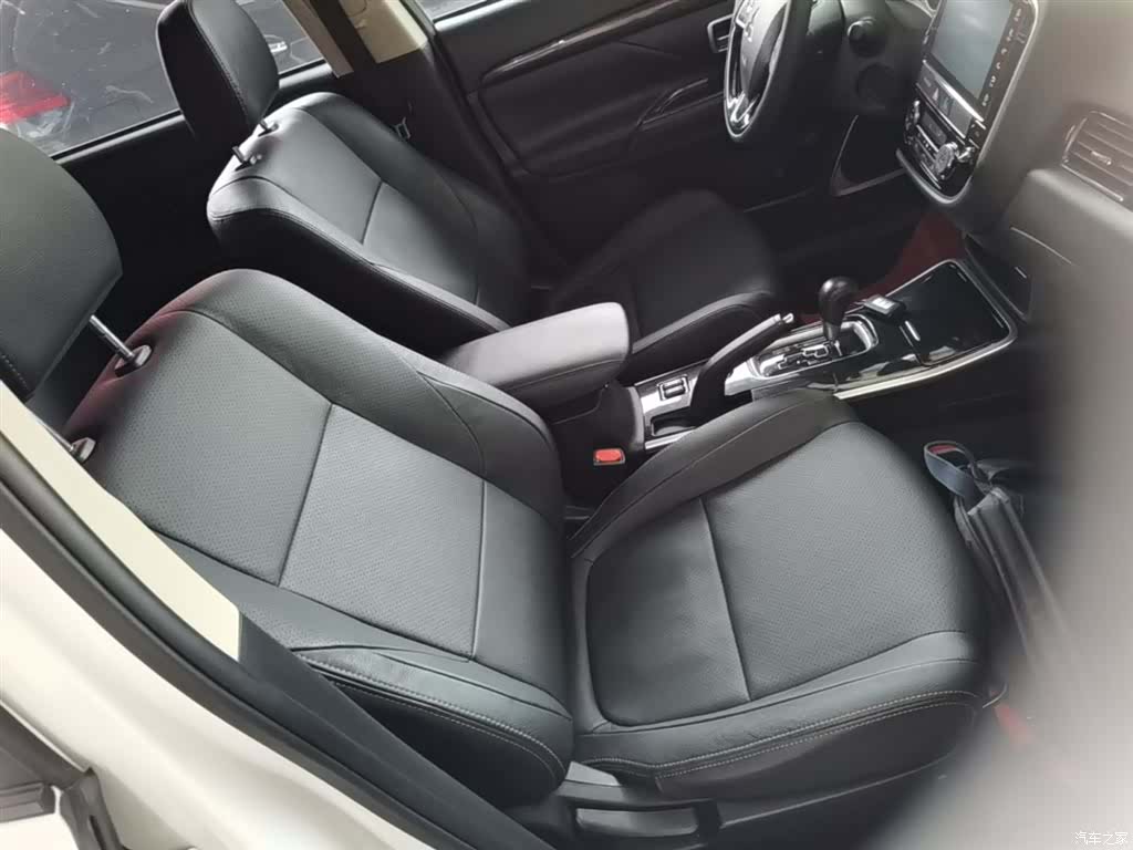 Mitsubishi Outlander, 2018 20