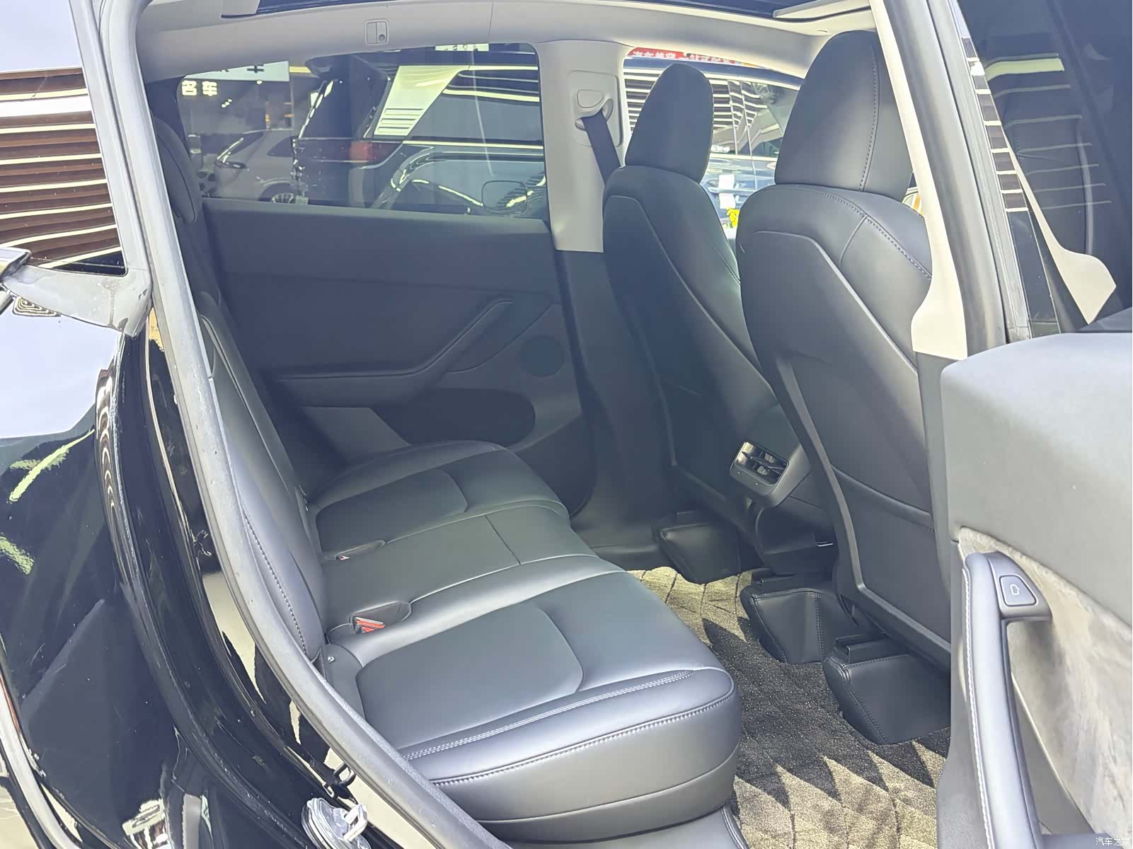 Tesla Model Y, 2023 8