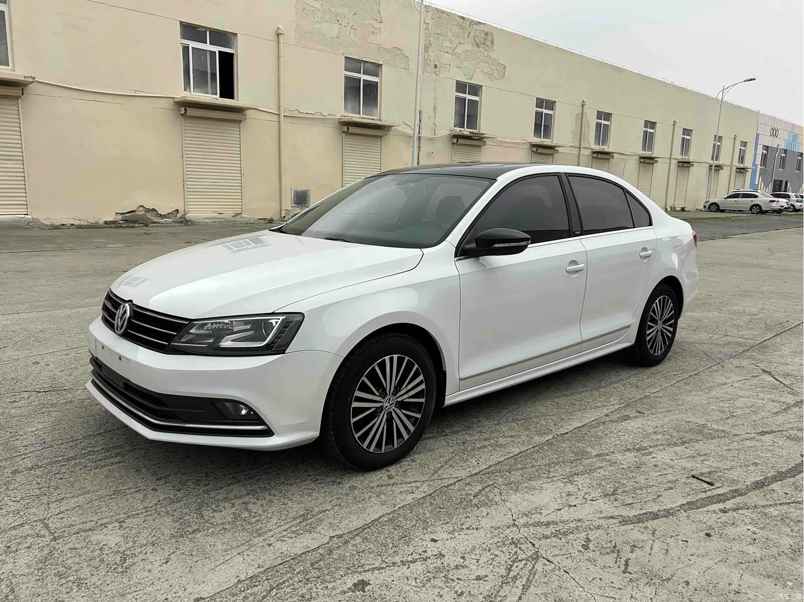 Volkswagen Sagitar, 2016 1
