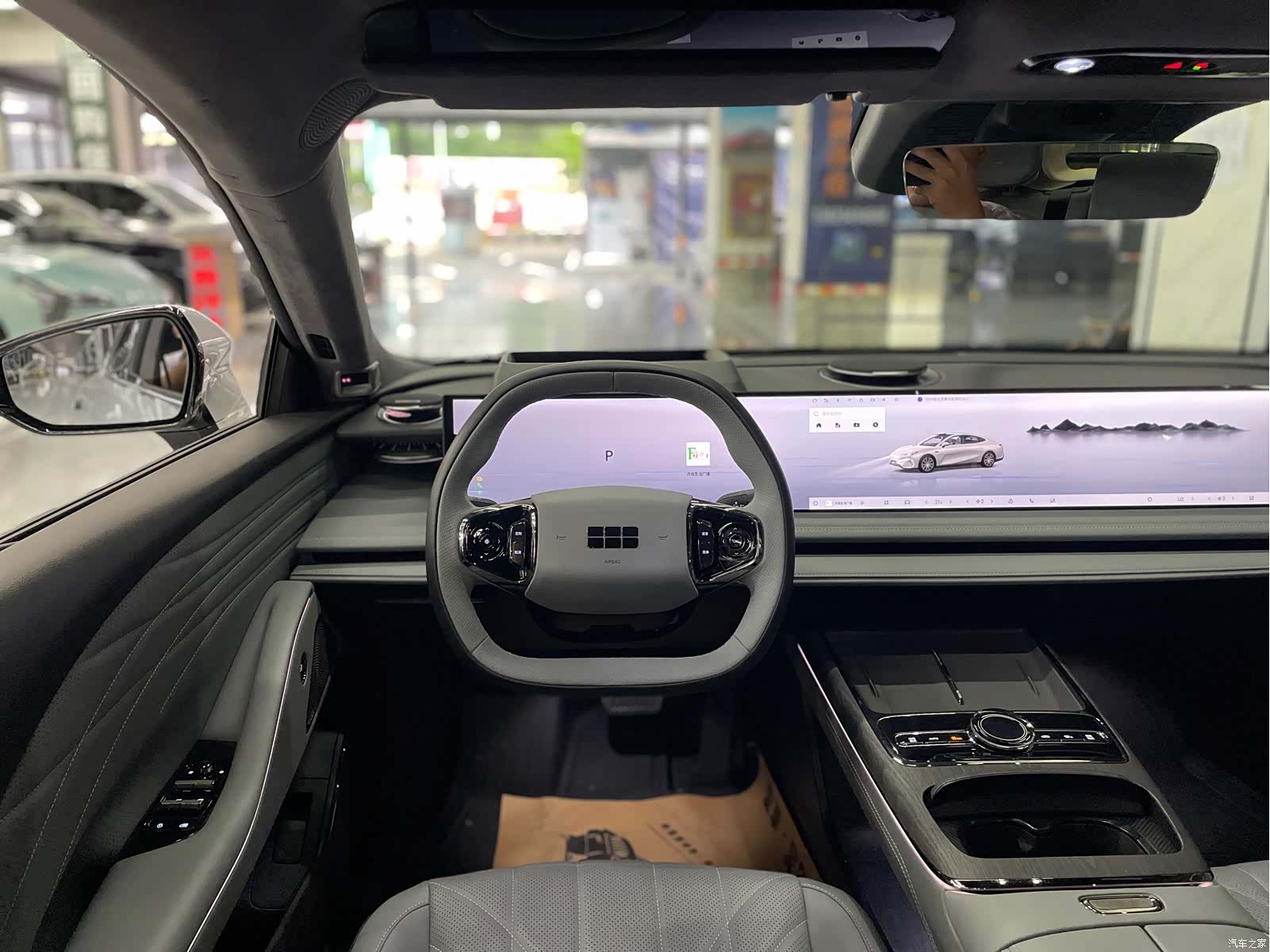 Geely E8, 2025 11