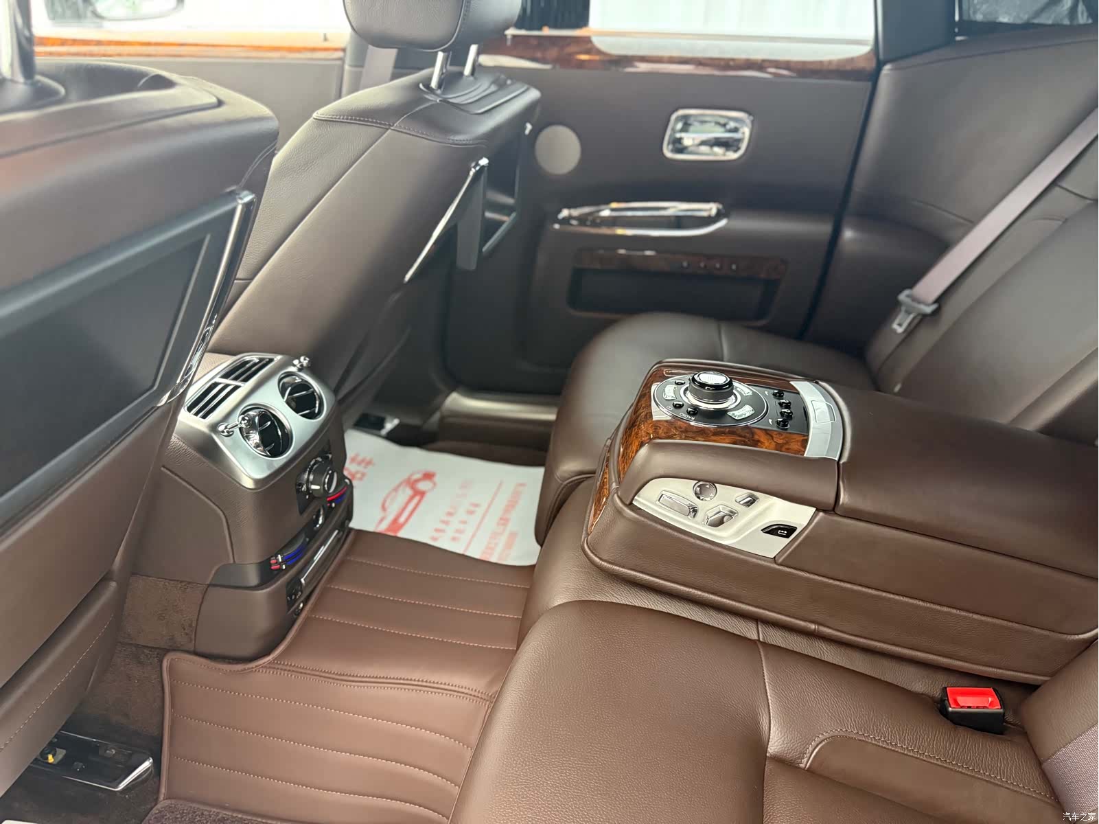 Rolls-Royce Ghost, 2011 6