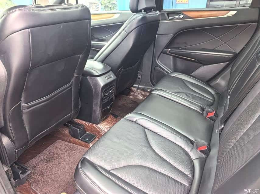 Lincoln MKC, 2015 11