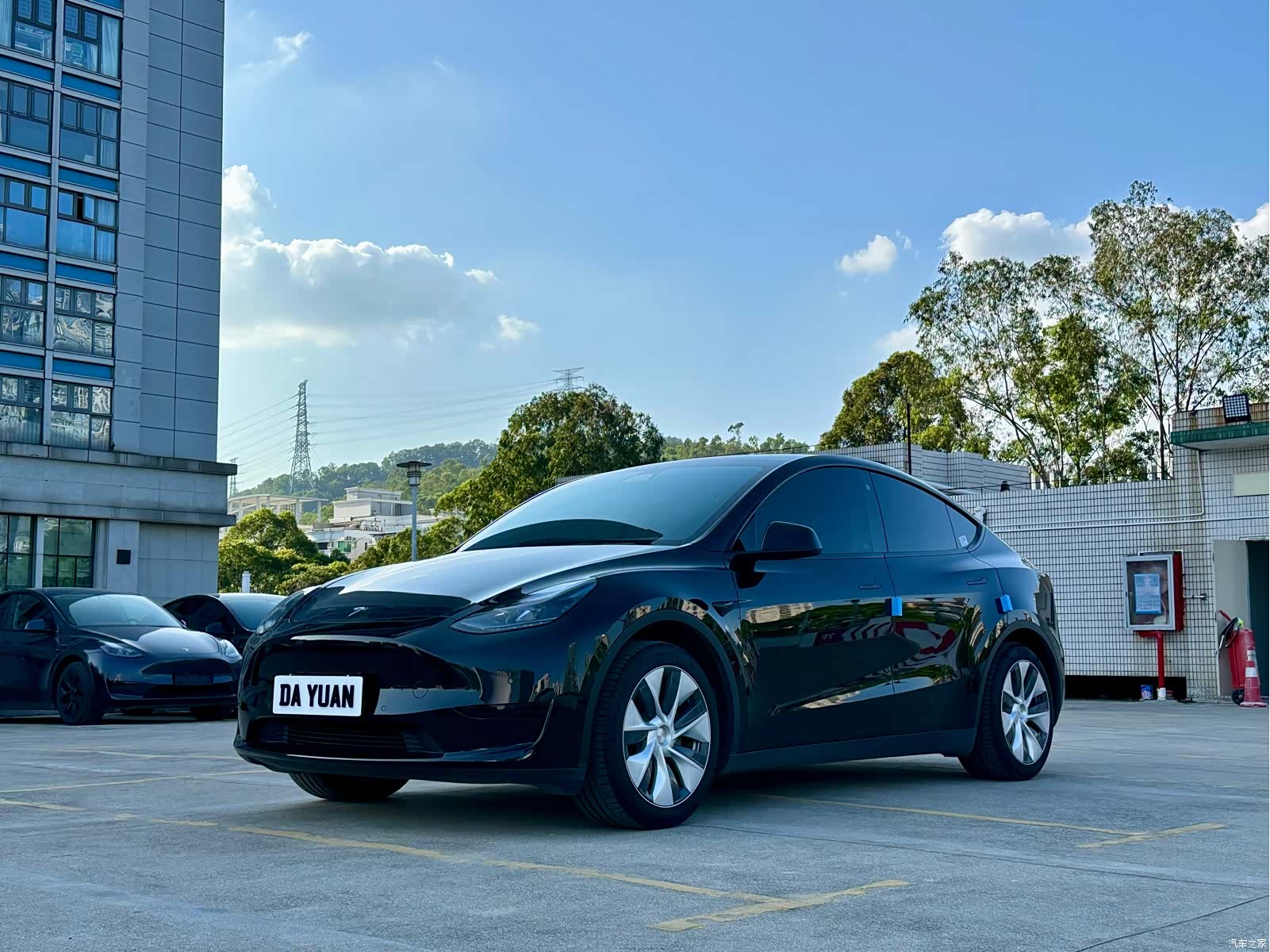 Tesla Model Y, 2023 1