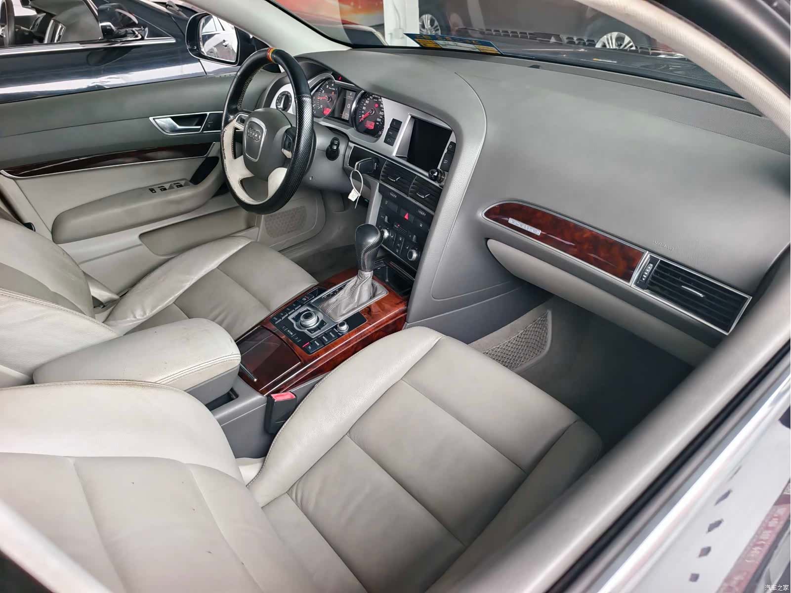 Audi A6L, 2011 14
