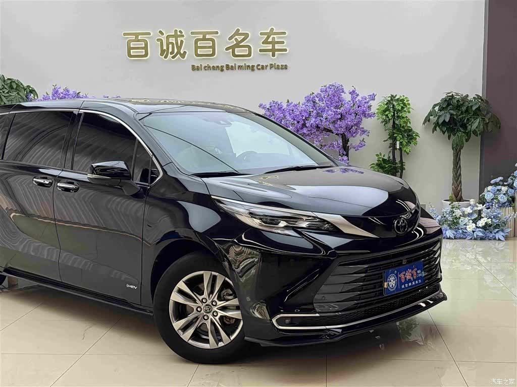 Toyota Sienna, 2024 все фото