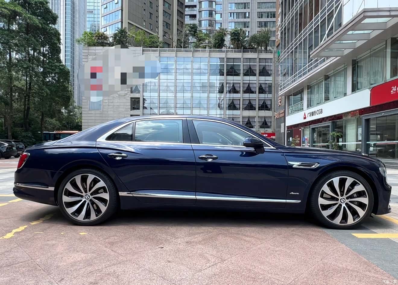Bentley Flying Spur, 2024 6