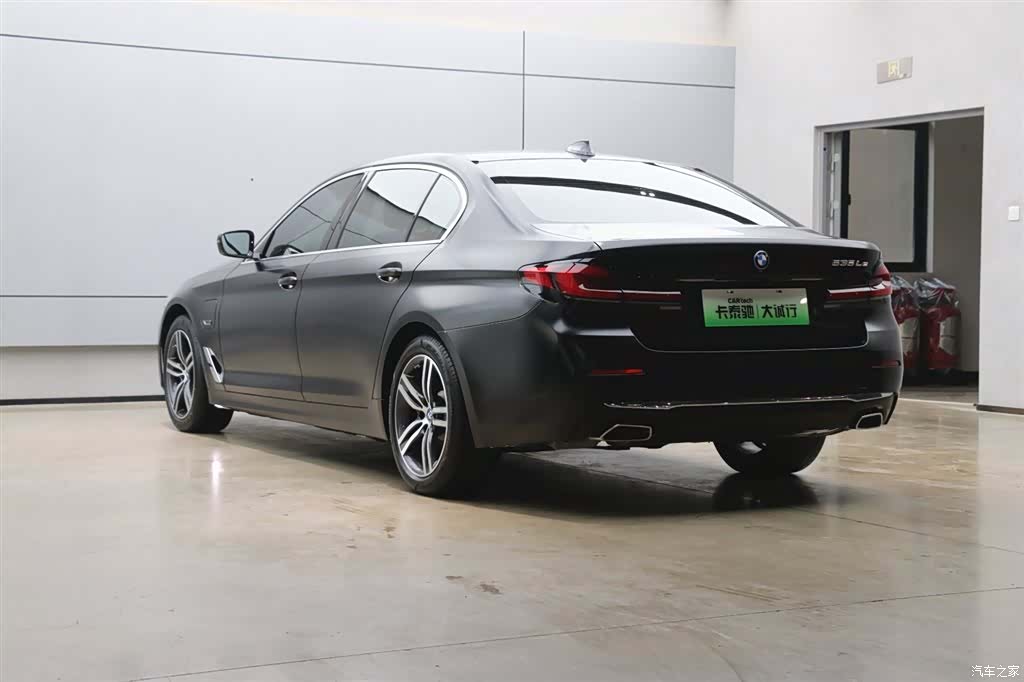BMW 5 Series, 2023 32
