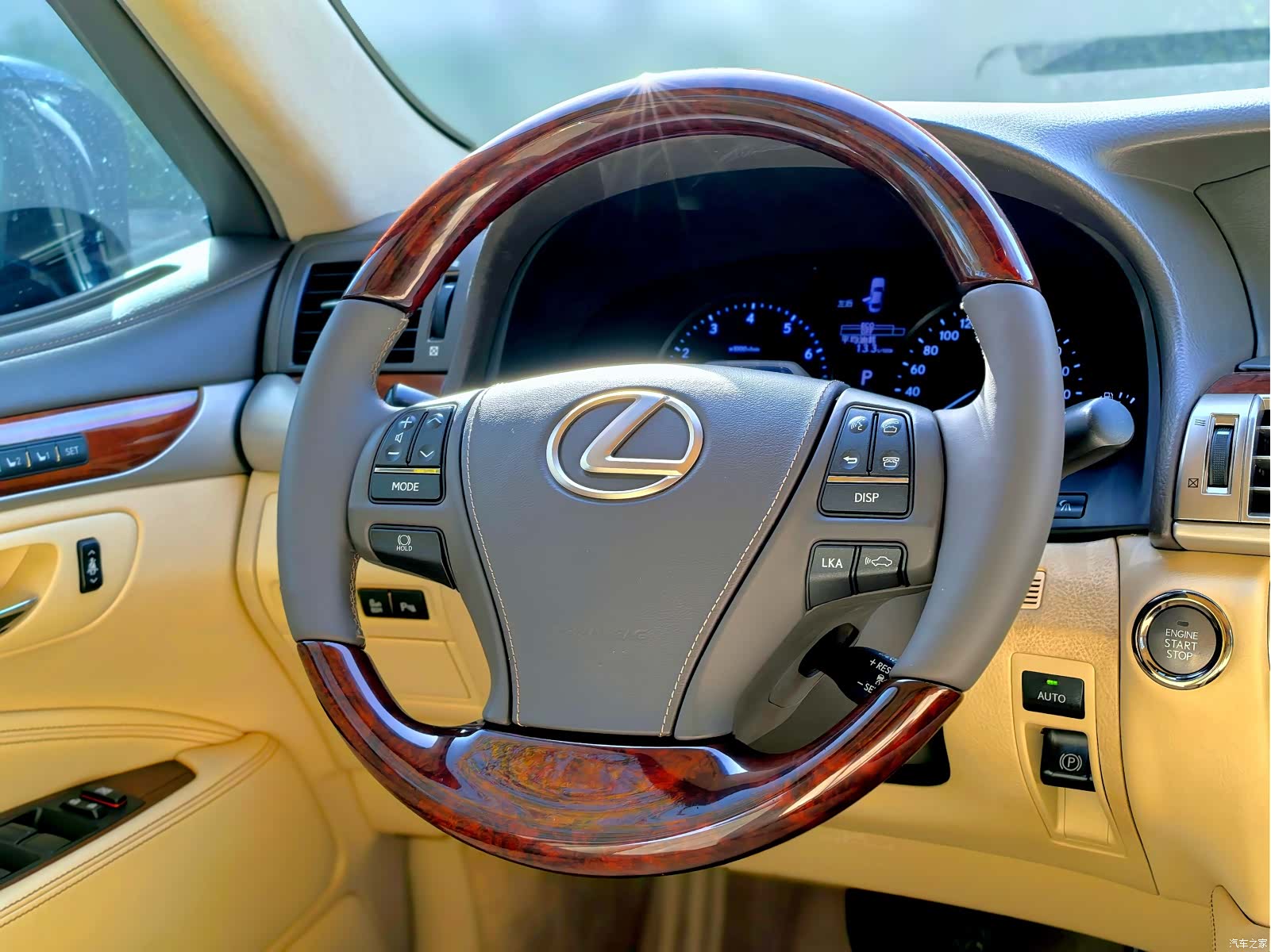 Lexus LS, 2015 10