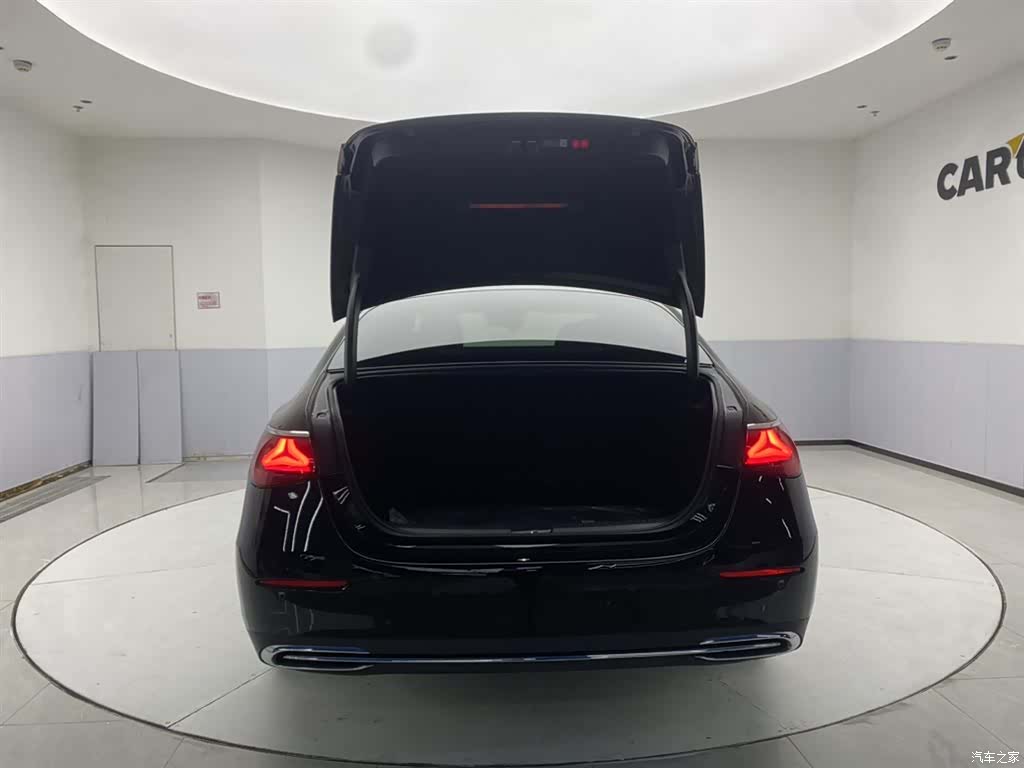 Mercedes-Benz E-Class, 2024 23