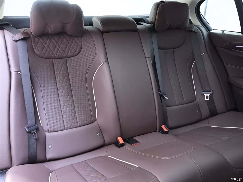 BMW 5 Series, 2021 24