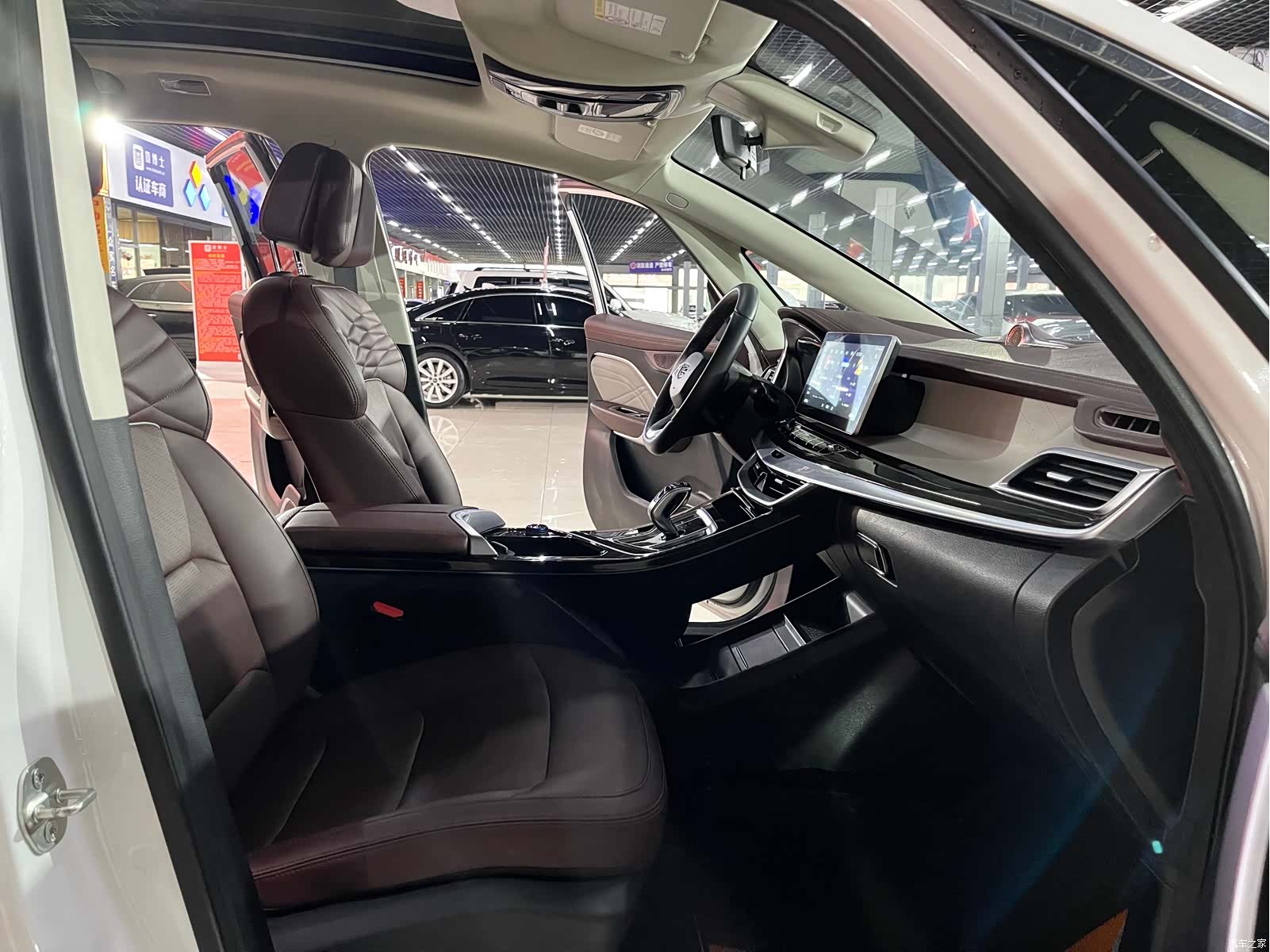 Geely Jiaji, 2022 10