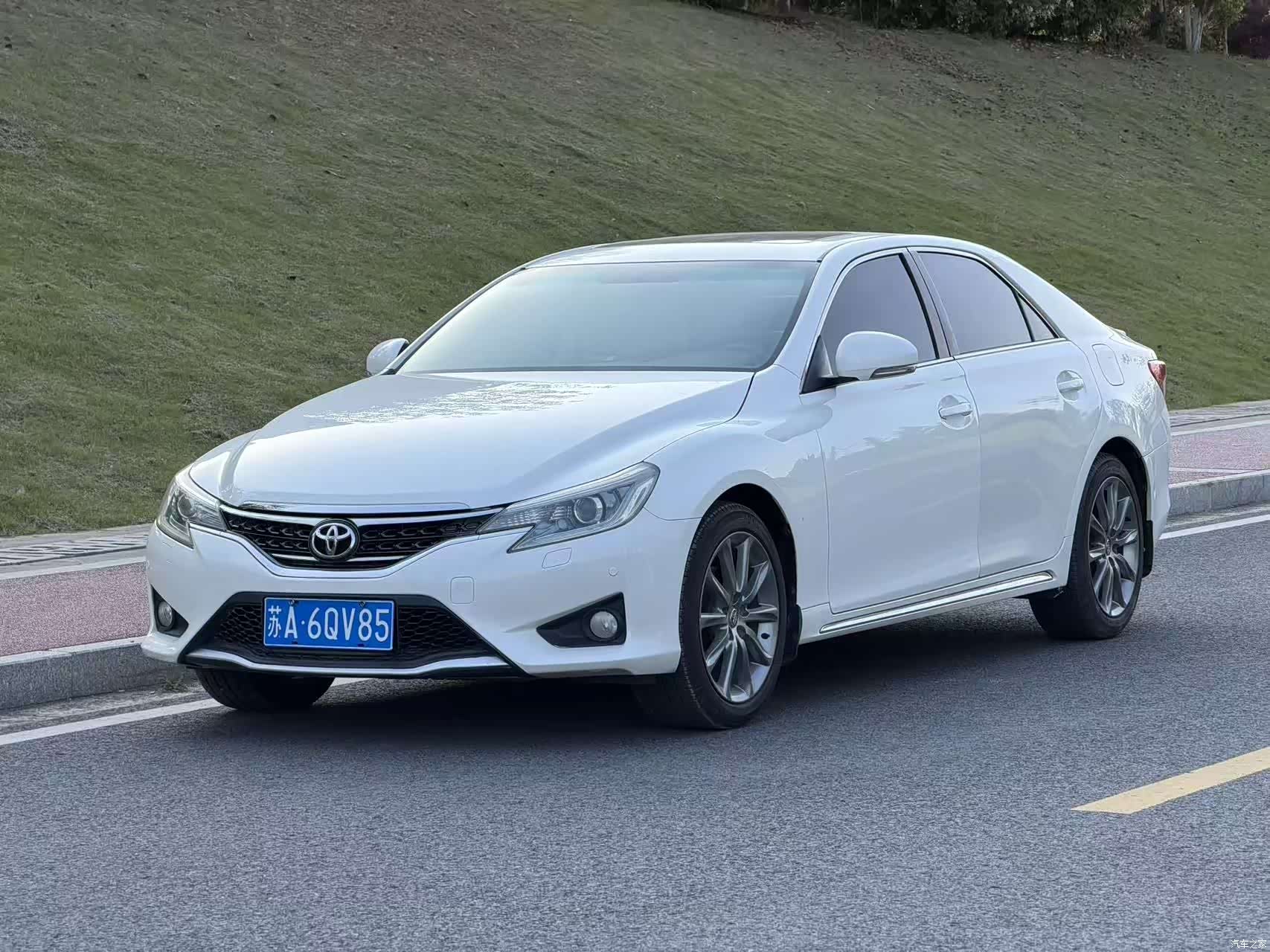 Toyota 2.5V, 2015 1