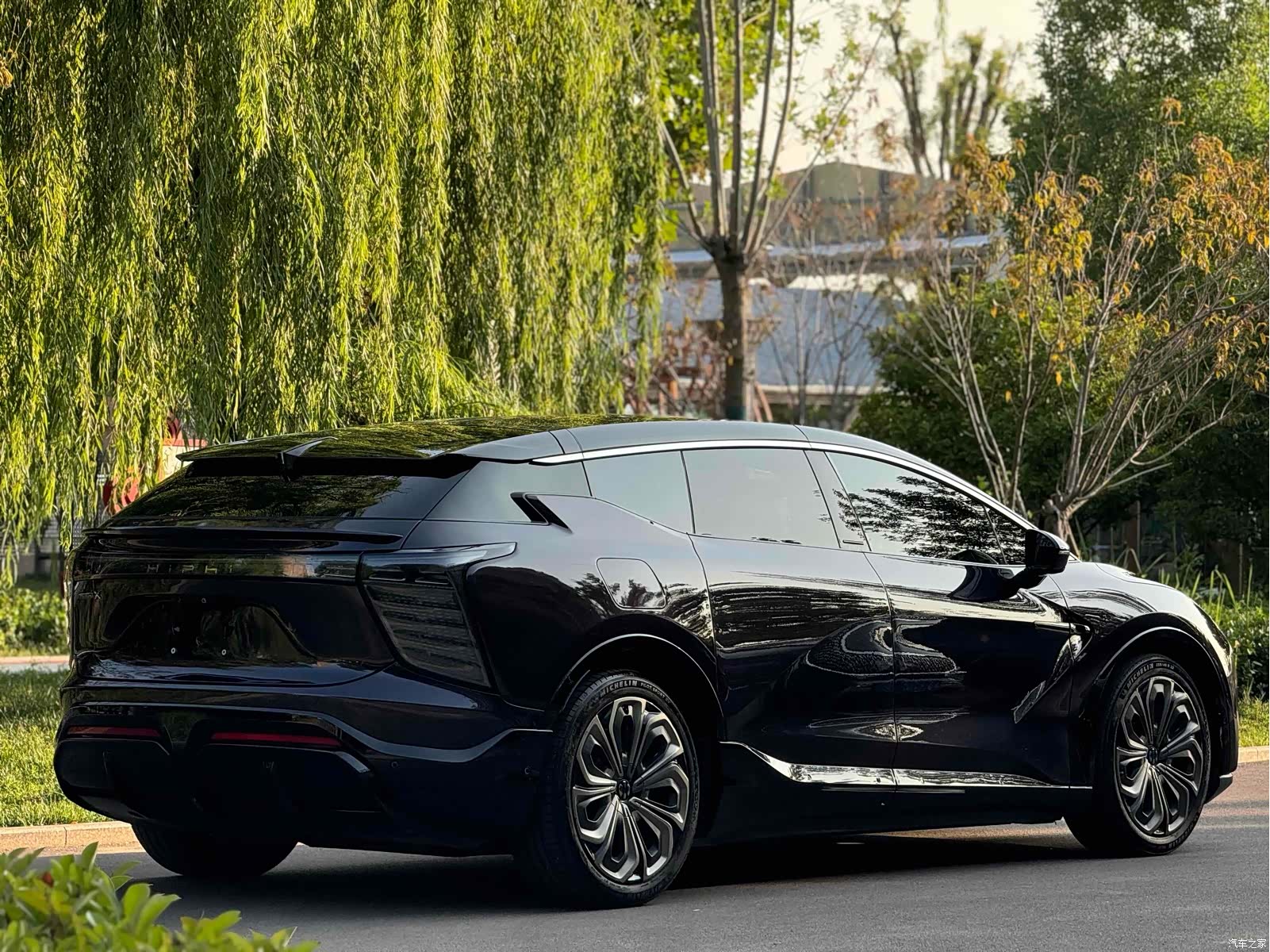 HiPhi X, 2022 9