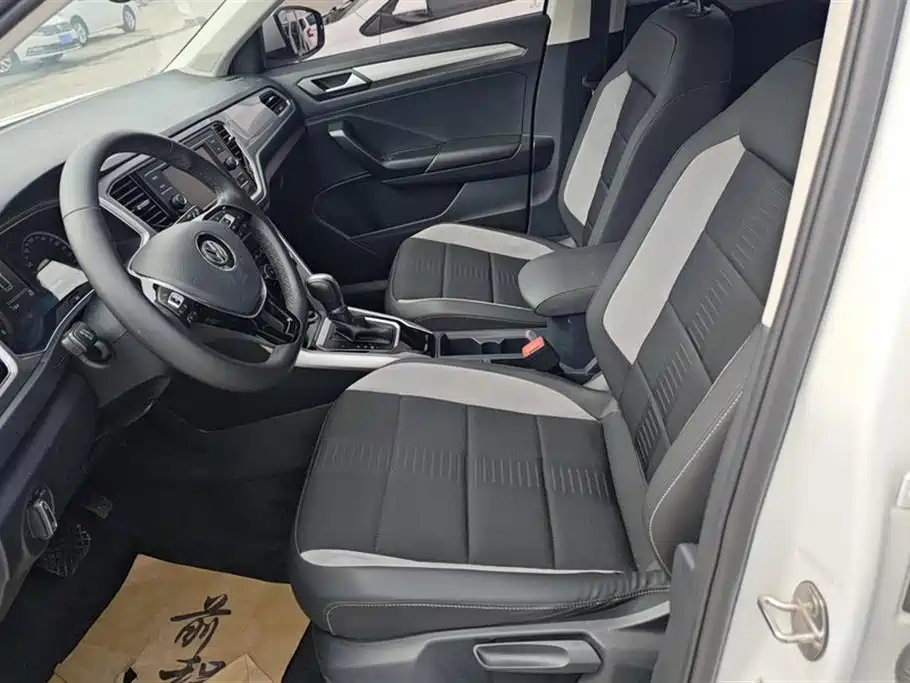 Volkswagen T-ROC exploring Songs