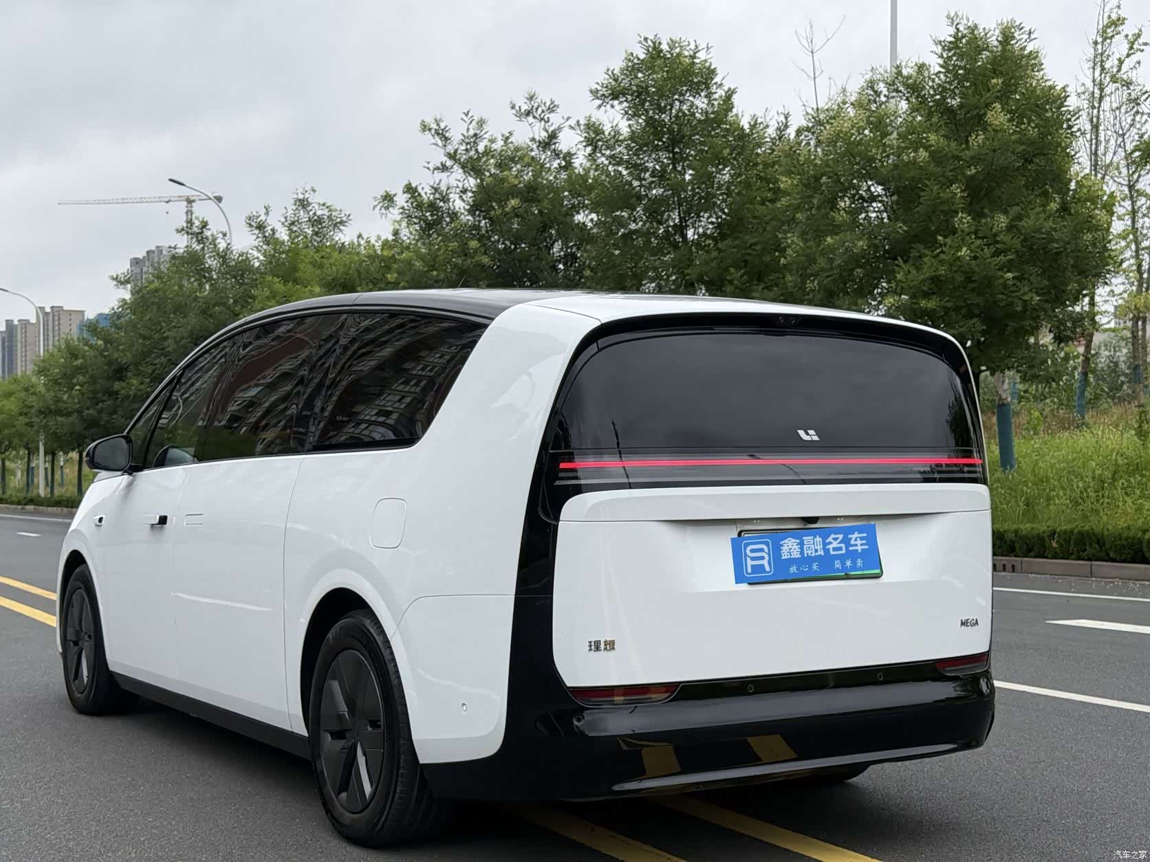 Li Auto MEGA, 2025 24
