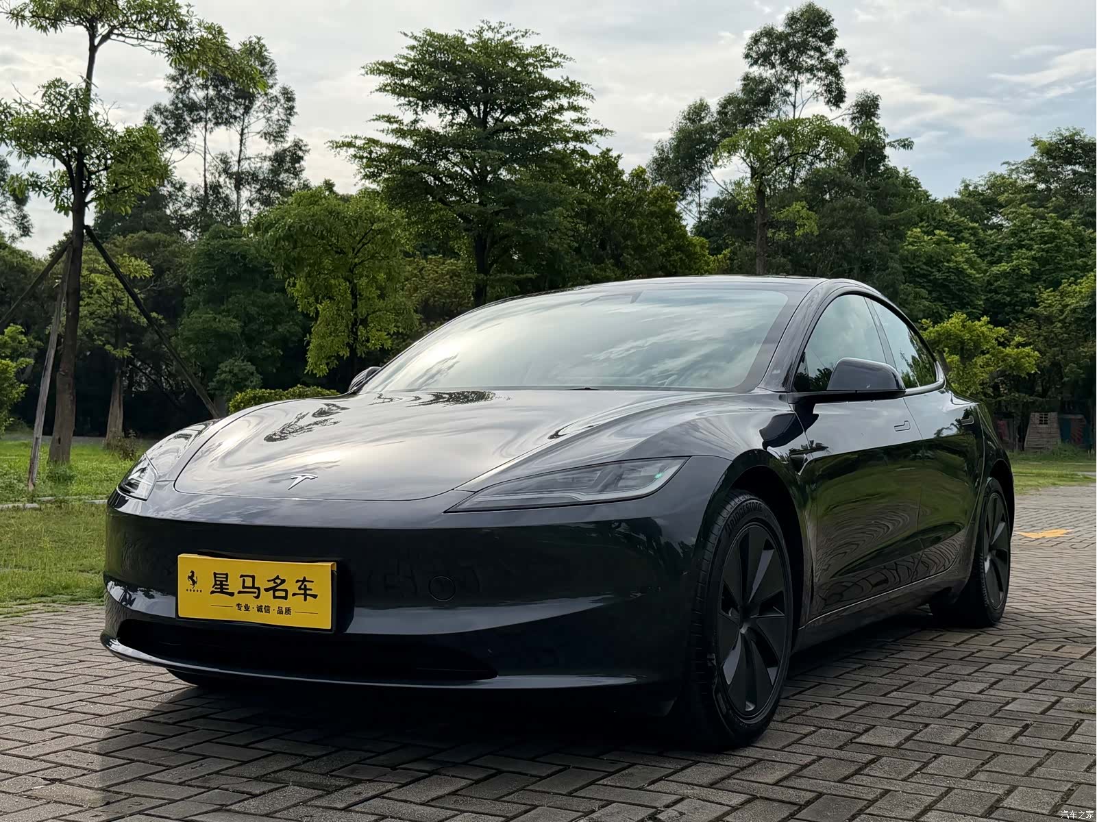 Tesla Model 3, 2025 1