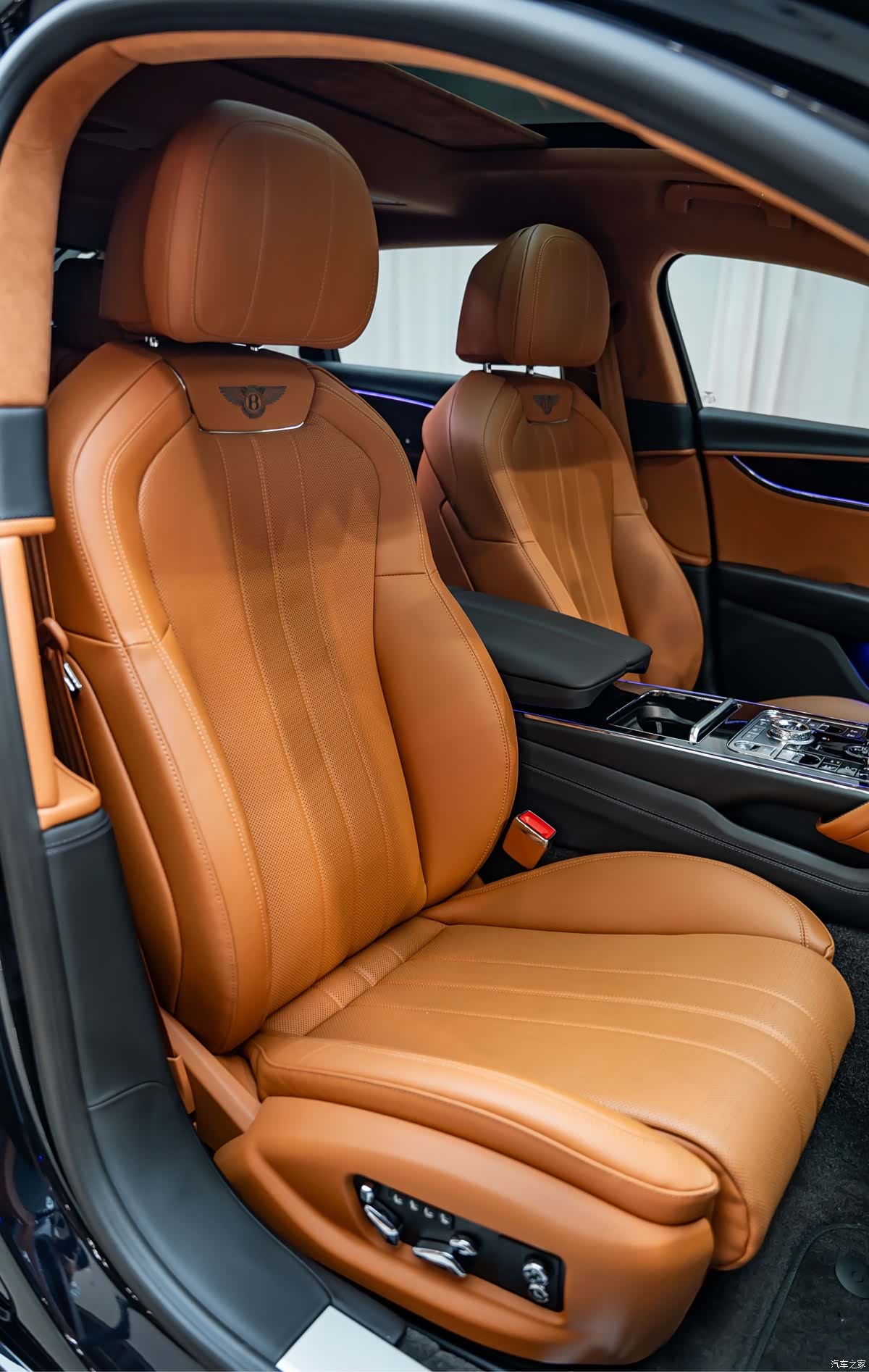 Bentley Flying Spur, 2023 10