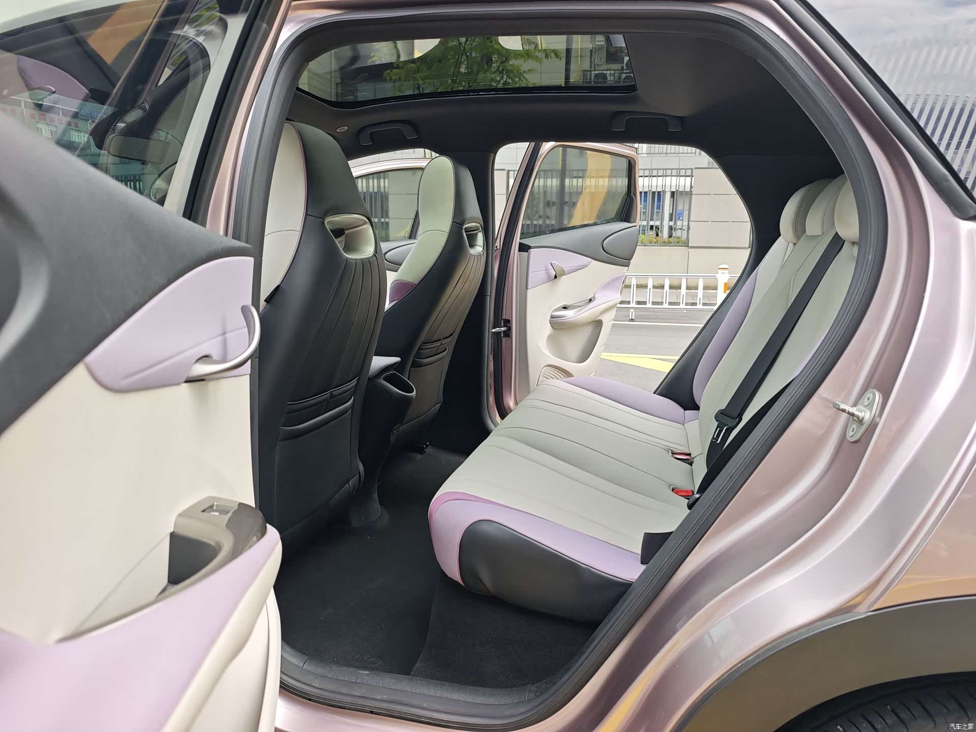 BYD Dolphin, 2022 11