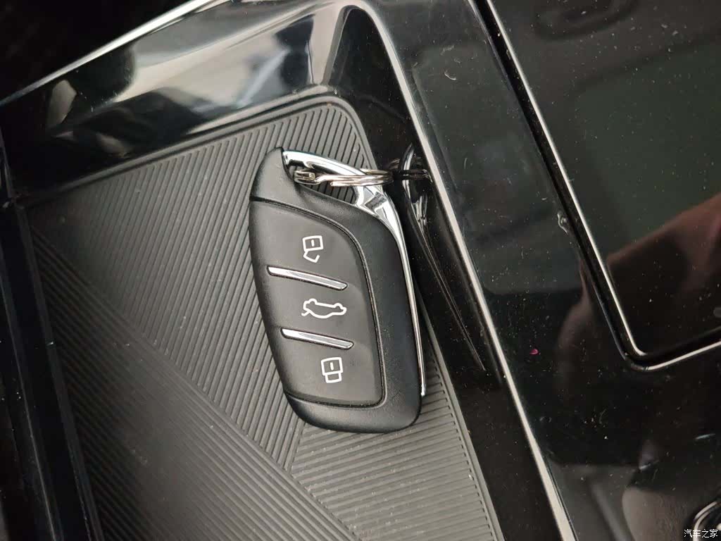 Roewe RX5, 2023 17