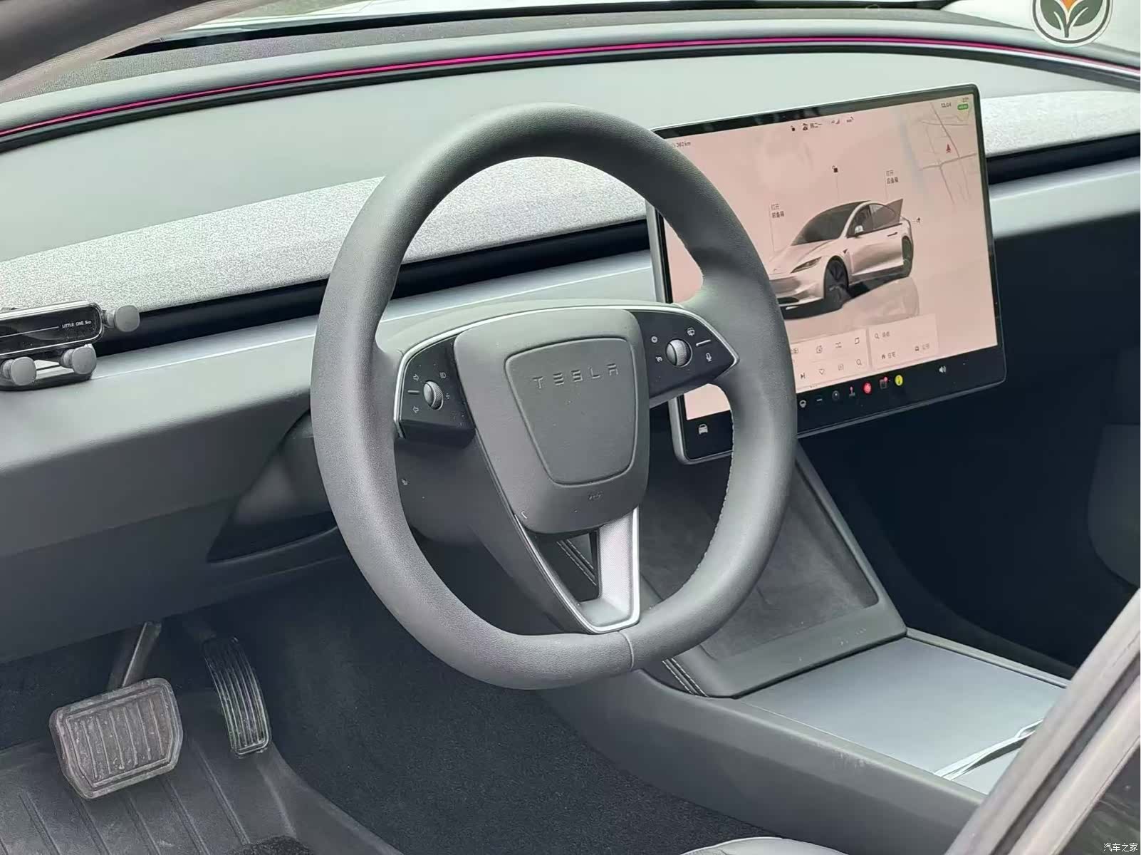 Tesla Model 3, 2025 13