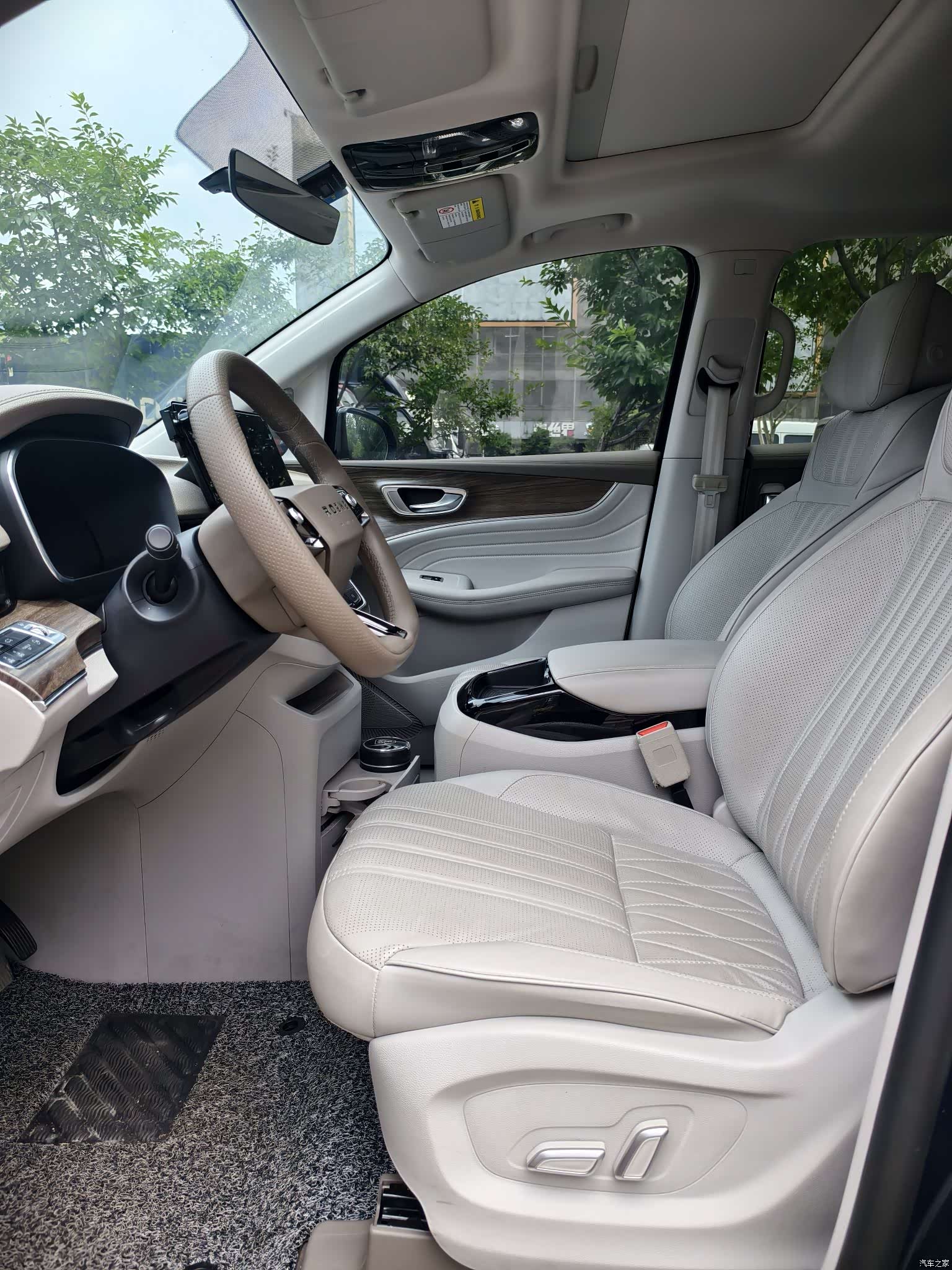 Roewe iMAX8, 2023 7