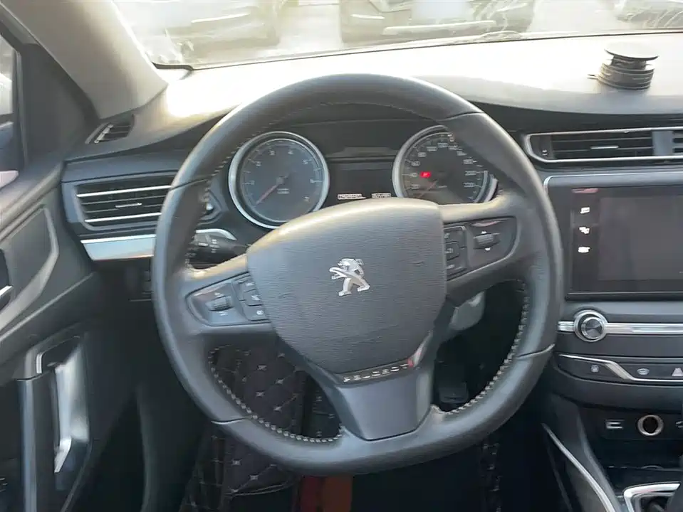 Peugeot 408