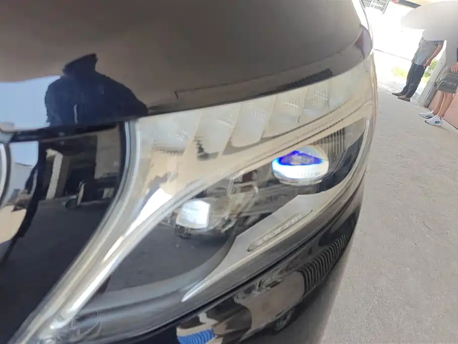 Mercedes-Benz V-class