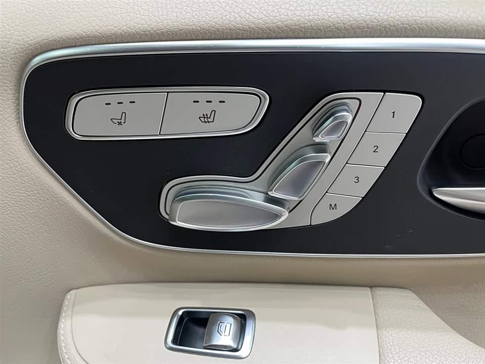 Mercedes-Benz V-class