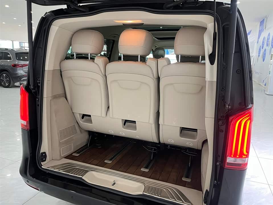 Mercedes-Benz V-class