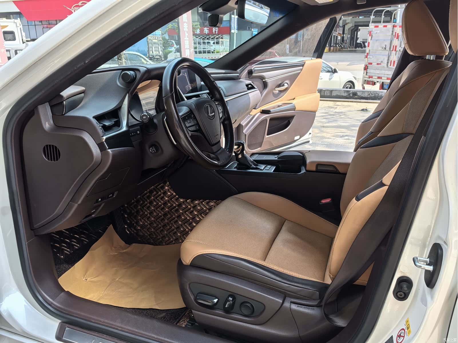 Lexus ES, 2019 8