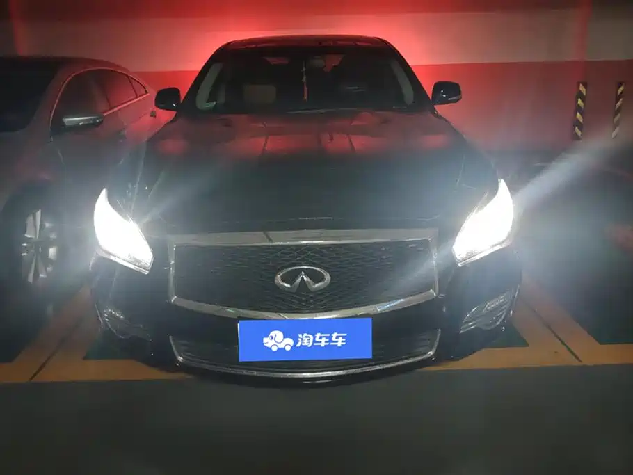 Infiniti Q70