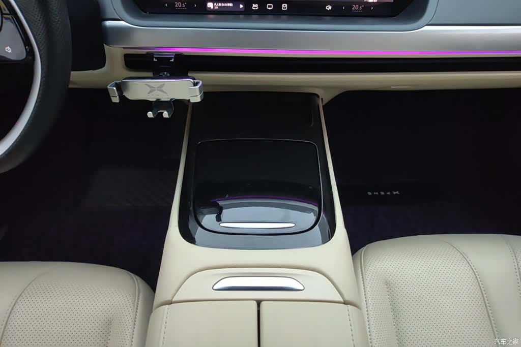 Xpeng P7, 2022 16