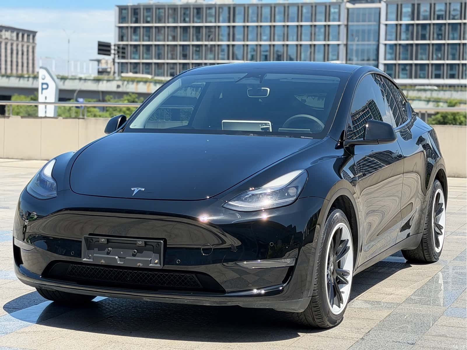 Tesla Model Y, 2023 1