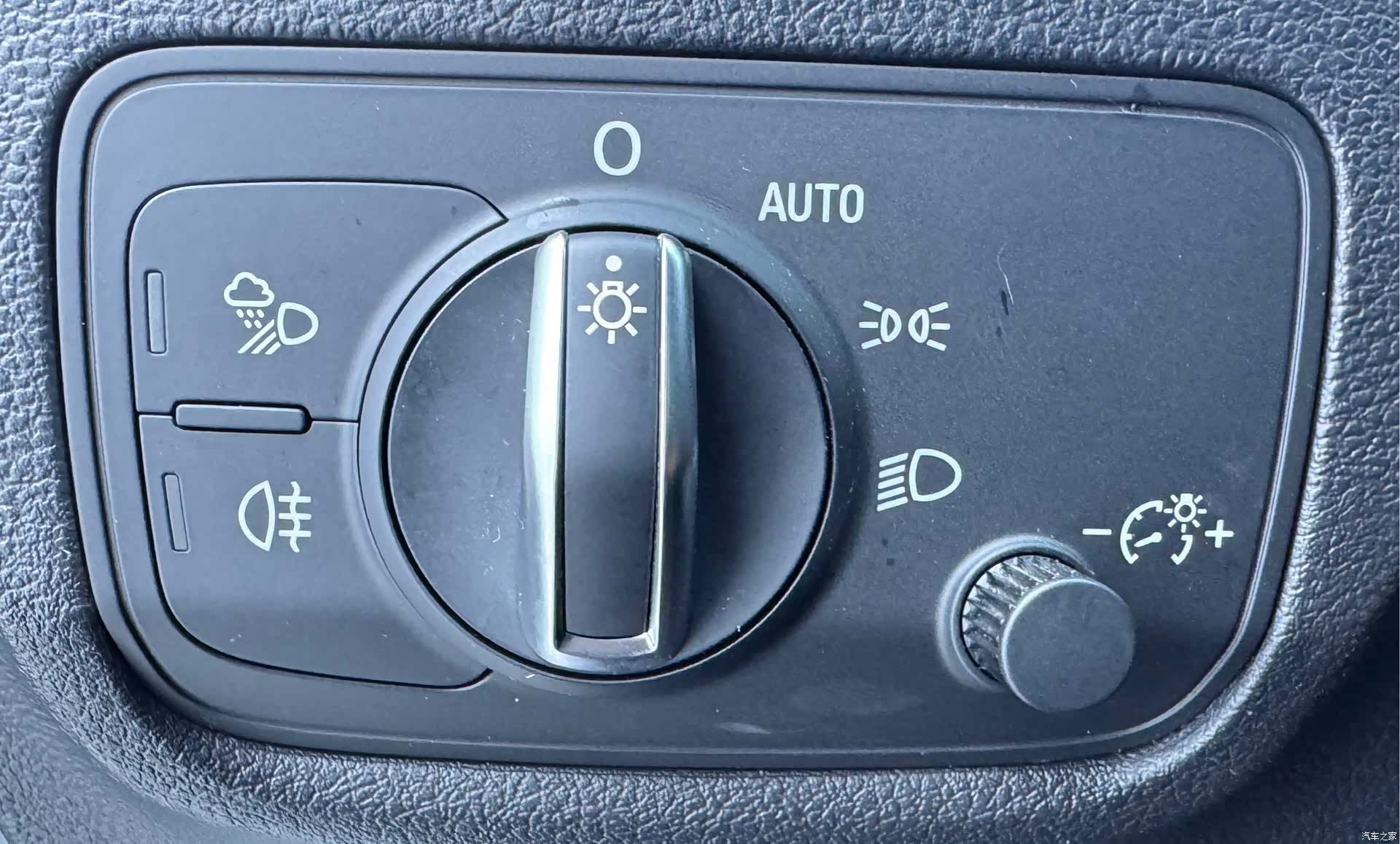 Audi Q2L, 2022 11