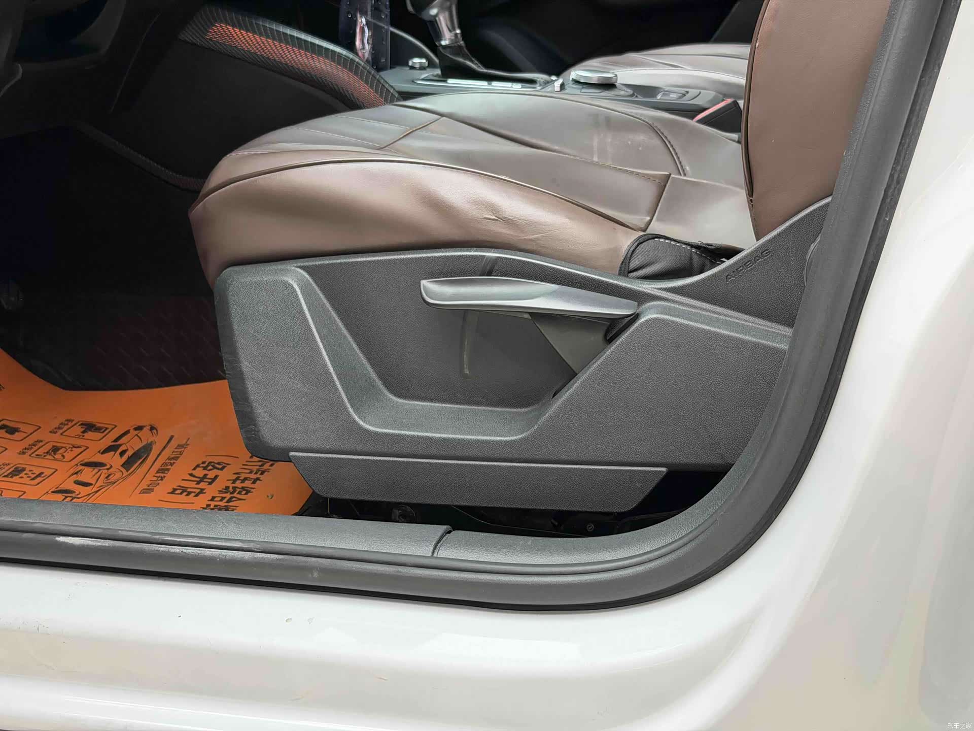 Audi Q2L, 2019 13