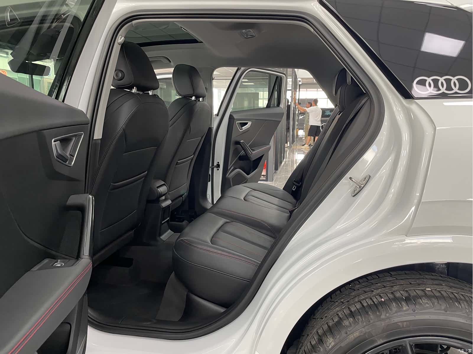 Audi Q2L, 2023 6