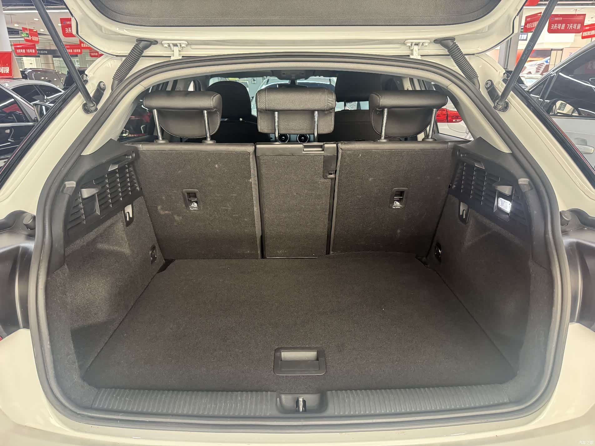 Audi Q2L, 2019 15