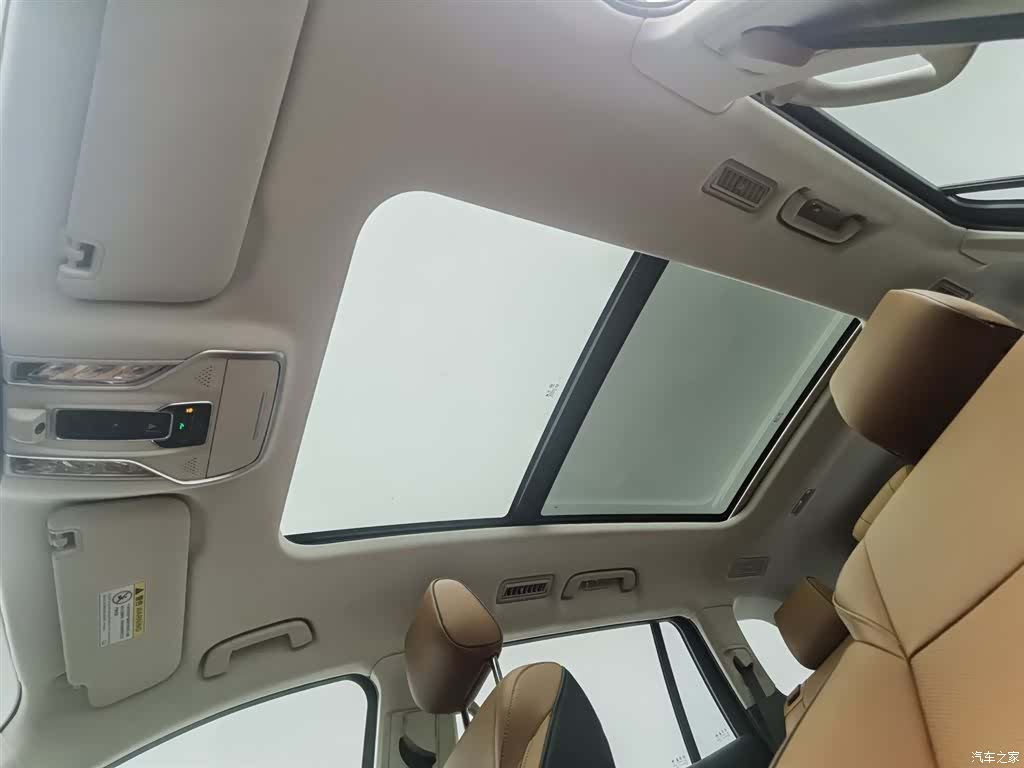 Hongqi HS7, 2025 14