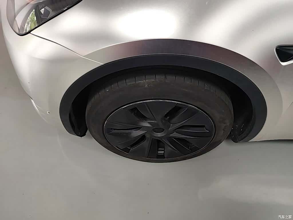 Tesla Model Y, 2024 23