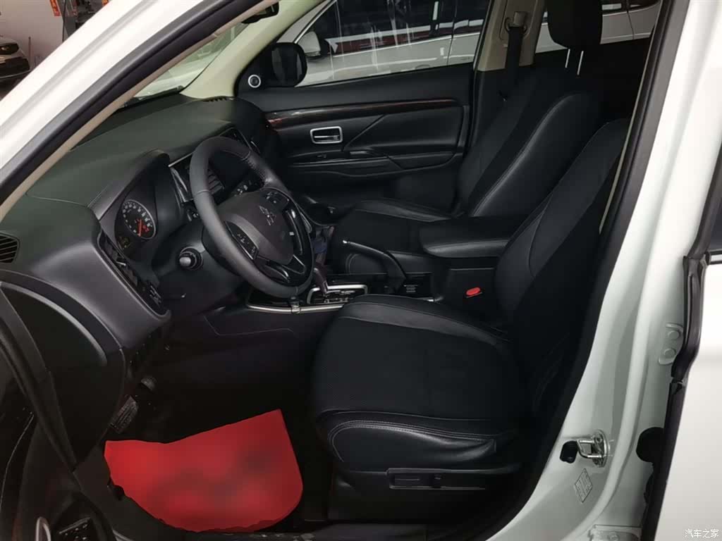 Mitsubishi Outlander, 2018 11